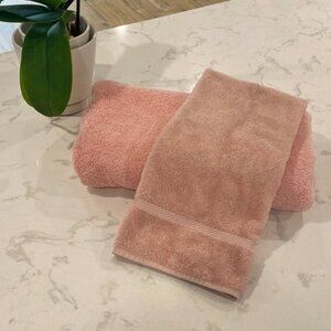 2 Piece Lot Vintage Canon Bath Towel & Fieldcrest Royal Velvet Hand Towel Pink